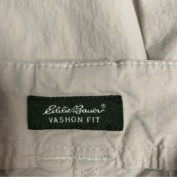 Eddie Bauer Vashon fit beige cargo capris size 4 wide belt loops - Picture 2 of 10